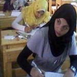 طالب بابوحماد يقفز بورقتى الأسئلة والإجابة من فوق سور اللجنة ...واخرى تمزق ورقة الاجابه. 1 2011 634438296675818822 581