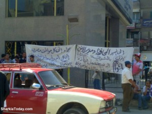 بالصور..تجمهر الباعة الجائلين اما قوات الامن بالزقازيق على اثر احداث أمس 8 262007 10150662506570646 661870645 19364396 5493709 n