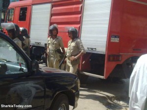 بالصور..تجمهر الباعة الجائلين اما قوات الامن بالزقازيق على اثر احداث أمس 4 265122 10150662509000646 661870645 19364462 7876337 n