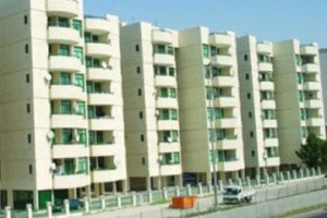 أهالى "منيا القمح" يقتحمون 72 وحدة من إسكان الشباب بقرية السعديين 1 SfpQf7b6yCGb