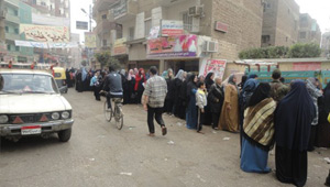 إعدام 2.5 مليون بطاقة انتخابية بالشرقية.. وسيدة ترفع حذاءها على رئيس لجنة 1 331