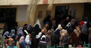غضب بمركز الأبراهيمية بسبب نقل مقر إحدى لجان الناخبات 1 514