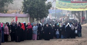 حشود الناخبين تتوافد على صناديق الاقتراع بالدائرة الأولى بالشرقية 1 715
