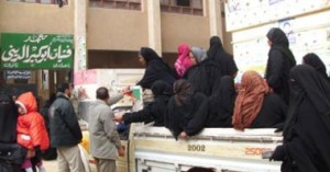 أنصار المرشحين يحشدون الناخبين بسياراتهم فى أبوكبير 1 716