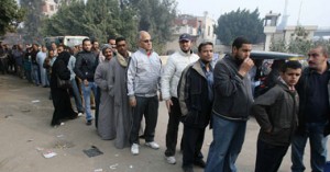 عودة السماسرة أمام المقار الانتخابية بالشرقية 1 811
