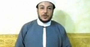 بالفيديو..رافع الحذاء أمام منصة الإخوان أزهرى وأمين إعلام"التجمع" 1 شيخ