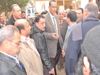 بعد عودة الفتاة..عزازي والعنتري في ميت بشار لؤد الفتنة 5 عزازي والفتنة4