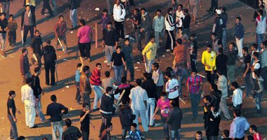 أهالى قرية يطبقون حد الحرابة على بلطجى أثناء سرقة سيارة بالاكراه 1 بلطجية