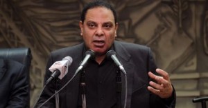 الأسوانى: "مرسى" لا يحترم ذكاءنا والإعلان الجديد هو ذاته القديم 1 s1201223133744