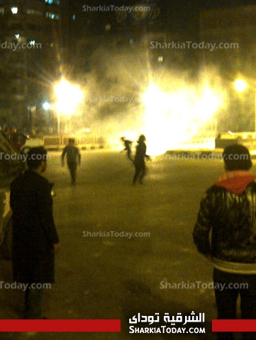 بالفيديو .. اشتباكات بين قوات الامن و المتظاهرين امام مبني محافظة الشرقيه 1 112