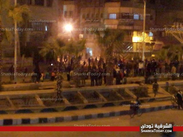 بالصور والفيديو : اقتحام مجلس مدينة الزقازيق والامن يلقي القبض علي 3 أشخاص ويسيطر على الموقف 2 1