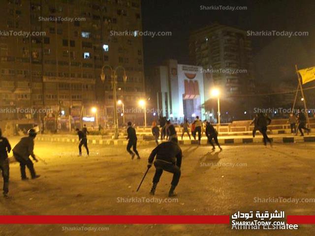 بالفيديو والصور : حصاد 26 يناير بالزقازيق: الأولتراس يحتفل بالقصاص..ومحاولات لاقتحام ديوان المحافظه واحباط محاولة للسيطره علي مجلس المدينه 8 251994_426295494105254_1320689549_n