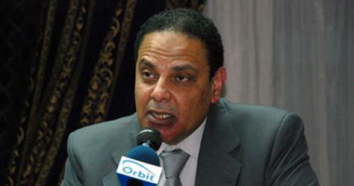 علاء الأسوانى: شفيق ليس شخصاً عادياً ويمثل نظاماً كان سيفترسنا 1 s620112617345_1