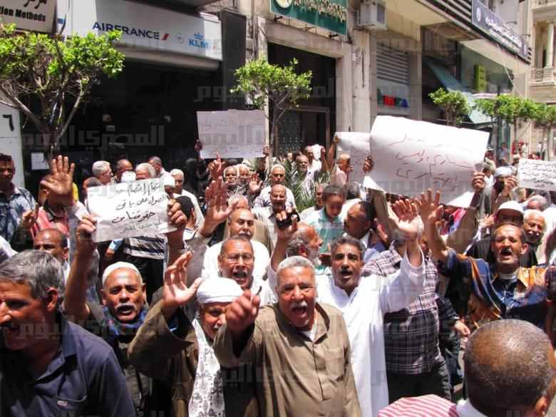 وقفة احتجاجية لأصحاب مراكز اتصالات اعتراضًا على أسعار كروت الشحن 1 احتجاج اتصالات