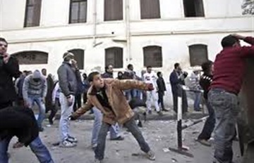 وفاة أحد المحكوم عليهم بالإعدام في مجزرة بورسعيد اثر إصابته بأزمة قلبية..وارتفاع القتلى بالاشتباكات لـ 24 1 بورسعيد-1