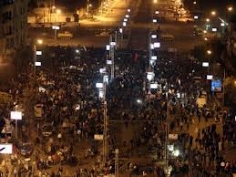 «شباب الوفد من أجل التغيير»: سحل مواطن أمام الاتحادية جرد مرسي من شرعيته 1 «سحل مواطن أمام الاتحادية جرد مرسي من شرعيته