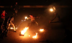 إصابة ضابط شرطة ومجندين أمن مركزي في اشتباكات أمام مبني محافظة الشرقية 1 ارشيفية18-300x180