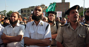 مواطنون يشتبكون مع الأمن فى محيط الداخلية 1 الأمن