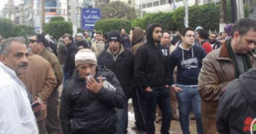 المتظاهرون يحاصرون قسم ثان طنطا والأمن يهدد بإطلاق قنابل الغاز 1 المتظاهرون يحاصرون قسم ثان طنطا والأمن يهدد بإطلاق قنابل الغاز