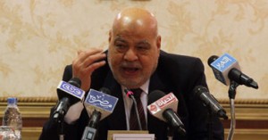 أحمد مكى زاعمًا: إدراج الإخوان منظمة إرهابية يزيد التعقيد بمصر 1 المستشار أحمد مكى وزير العدل