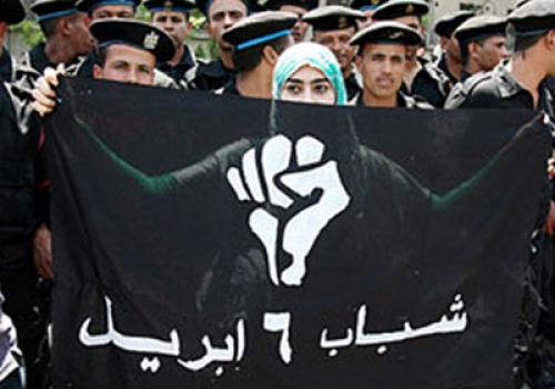 حركة 6 إبريل تنظم وقفة أمام دار القضاء احتجاجاً على سحل متظاهر الاتحادية 1 حركة 6 إبريل تنظم وقفة أمام دار القضاء احتجاجاً على سحل متظاهر الاتحادية