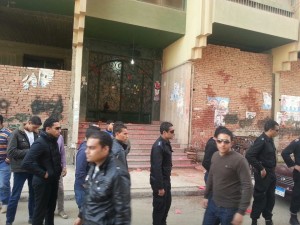 ضابط تأمين منزل مرسي: مدير الأمن وعدني بالتصعيد ولن اتنازل عن حقي 1 ضابط تأمين منزل مرسي مدير الأمن وعدني بالتصعيد ولن اتنازل عن حقي