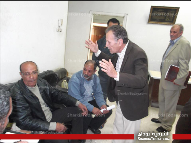 اعتصام مسئولين بالنقل بالبري بسبب سيطرت بلطجيه علي موقف الزقازيق 1 اعتصام