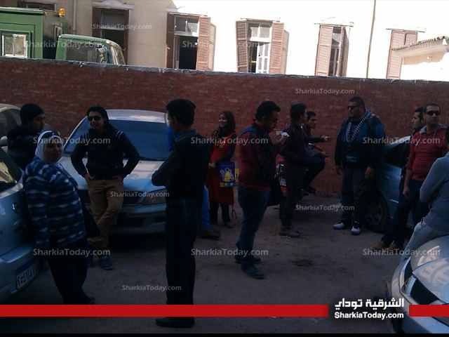 الآن .. وقفة احتجاجية لنشطاء الشرقية امام محكمة الزقازيق احتجاجاً على القبض على زملائهم 1 وقفة نشطاء زقازيق