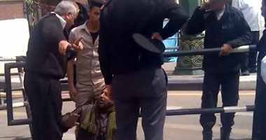 بالفيديو..ضابط لمعاق :“هشيلك وأرميك فى الشارع” 1 اعتداء الشرطة على المعاق