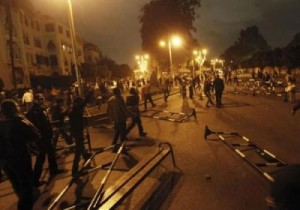 عمال البستان يطلقون الخرطوش على متظاهرى التحرير 1 النيابة تستعجل تحريات المباحث حول أحداث الاتحادية ومقتل الحسيني