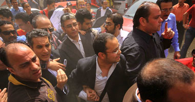 باسم يوسف يعتذر عن عدم الظهور الإعلامى.. ويؤكد: ضاع منا وقت كثير 1 باسم يوسف