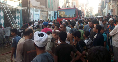 الدفاع المدنى يحاول السيطرة على حريق هائل نشب بمخزن للأخشاب بالشرقية 1 صورة أرشيفيةt