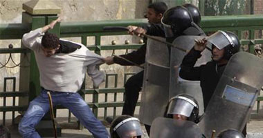 نشطاء يردون على تصريح "الرئيس" عن دور الشرطة بصورة لانتهاكاتها 1 نشطاء يردون