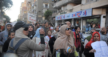 مسيرة طلعت حرب النسائية تصل دار القضاء العالى بمشاركة خليل وبسمة 1 وصلت مسيرة طلعت حرب