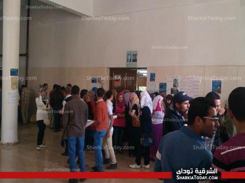 طلاب كلية تجاره يتوافدون علي لجان انتخابات اتحاد الطلاب للادلاء بأصواتهم 1 1