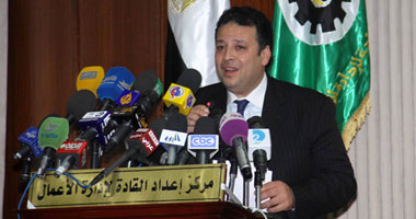 حاتم عزام: الدعوة لانتخابات رئاسية مبكرة تفتقد للشرعية والمصداقية 1 1