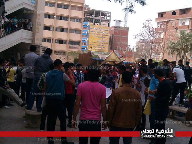 بالصور....طلاب جامعة الزقازيق يتظاهرون ويهتفون" يسقط حكم المرشد" 2 1