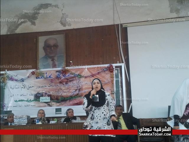 اتحاد طلاب علوم الزقازيق يكرم عاملات الكليه وأمهات الطلاب بمناسبة "عيد الام" 1 1