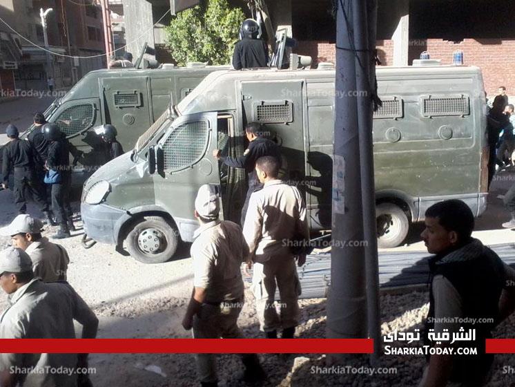 بالفيديو والصور: مناوشات بين الأمن والمتظاهرين أمام مقر اخوان الشرقية في جمعة "احنا مبنتهددش" 1 1