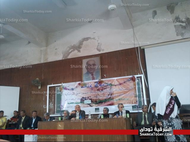 اتحاد طلاب علوم الزقازيق يكرم عاملات الكليه وأمهات الطلاب بمناسبة "عيد الام" 3 2 (2)
