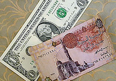 الـــدولار يقفــز إلـى 7.60 جنيه فى السـوق الســوداء 1 2