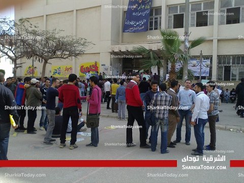 اعتصام طلاب كلية هندسة الزقازيق لتأخر النتيجة 1 578562_10152700274310372_1669447100_n