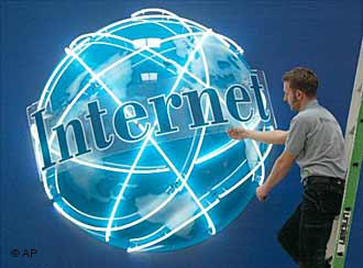 هجوم إلكتروني نادر وراء بطء الإنترنت عبر العالم 1 internet1
