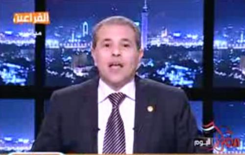 بالفيديو.. شخص يفتح باب الاستديو على توفيق عكاشة على الهواء!! 1 l