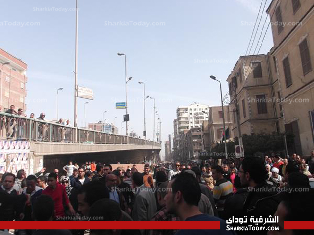 بالفيديو والصور :نشطاء سياسيين يتظاهرون للمطالبه بالافراج عن زميلهم المحبوس احتياطيا بالزقازيق 1 newwwwwwwww