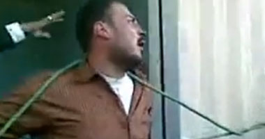 بالفيديو..نشطاء يتداولون فيديو جلد لص سيارات بـالكرباج فى الشرقية 1 s3201330192942