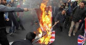 أمناء الأقصى ترفض زيارة أوباما بحرق علمى أمريكا وإسرائيل 1 smal1220114104729