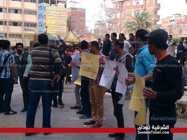 بالصور ..تظاهرات طلاب بجامعة الزقازيق للمطالبة بإسقاط حكم المرشد 1 t1