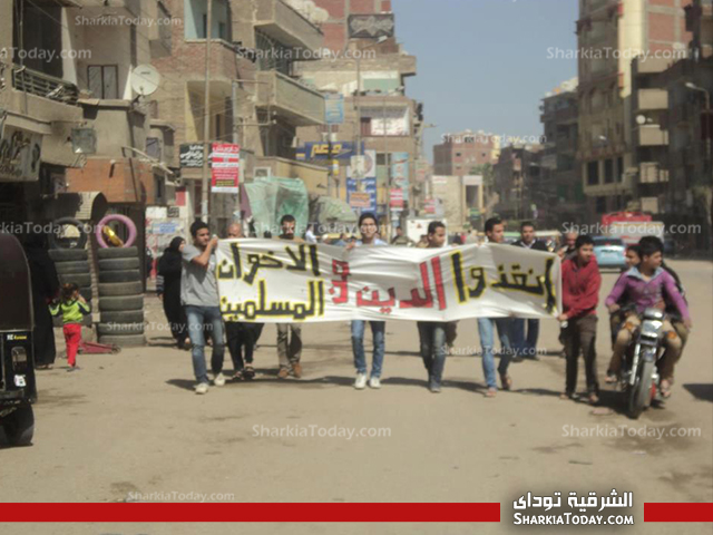 بالصور .. نشطاء بمنيا القمح يتظاهرون تنديدا بحكم الاخوان المسلمين 1 منيا القمح