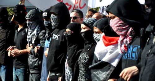 الأمن يداهم منازل 22 من البلاك بلوك فجرًا ويلقى القبض على 3 منهم 1 الأمن يداهم منازل